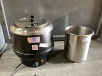 HOT KETTLE W/LID & INSERTS