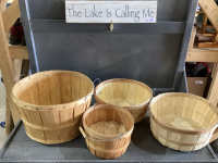 THE LAKE IS CALLING SIGN & APPLES BASKETS (4)