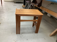 SET OF (3) NESTING TABLES