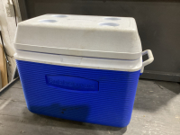 RUBBERMAID COOLER W/SPIGET
