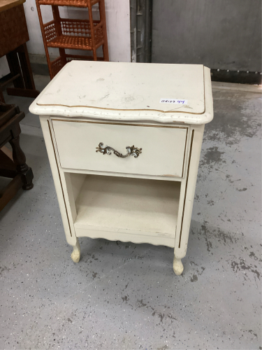 END TABLE W/ DRAWER