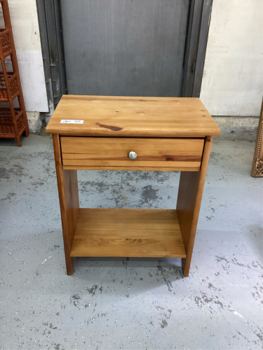 SIDE/END TABLE W/ DRAWER