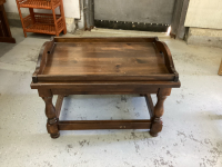 COFFEE/END TABLE WITH REMOVABLE TRAY