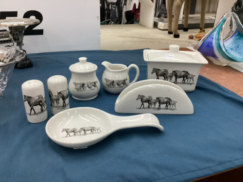 (9) PIECE BERNIE BROWN TABLEWARE