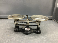 OHAUS CAST BALANCE SCALE