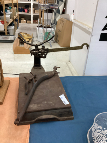 CAST BALANCE SCALE - NO BASIN OR WEIGHTS
