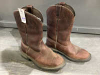 COWBOY BOOTS - ROPER PNEUMATIC, SIZE 8EE