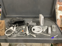 WII GAME CONSOLE WITH 2 CONTROLLERS +ACCESSORIES