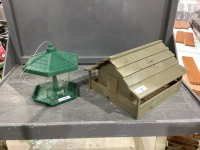 2 BIRD FEEDERS
