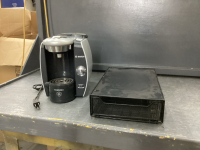 BOSCH TASSIMO COFFEE MAKER & POD HOLDER