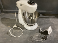 GE STAND MIXER W/DOUGH HOOK & WHISK