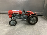 METAL DECOR MASSEY FERGUSON TRACTOR