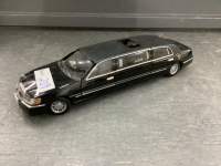 SUNSTAR 1999 LINCOLN TOWN CAR STRETCH LIMOUSINE
