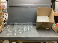 ASSORTMENT OF DRINKING GLASSES, MUGS