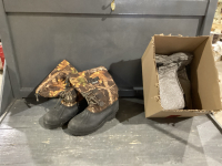 ICE FIELDS BOOTS W/LINERS - SIZE 10