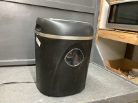 "CLASSIC" PAPER SHREDDER - DOES CD'S/CARDS/PAPER