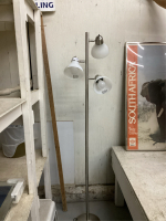 FLOOR LAMP W/ 3 INDIVIDUALL LIGHTS