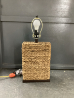 WICKER BASE TABLE LAMP