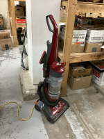 HOOVER UPRIGHT VACUUM - BAGLESS