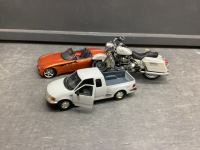 (2) DIE CAST COLLECTOR CARS, (1) DIE CAST HARLEY ROADKING MOTORCYCLE