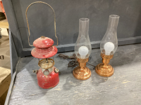 COLEMAN KEROSENE LANTERN + 2 ELECTRIC HURRICANE LAMPS