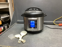 INSTANT POT WITH RACK