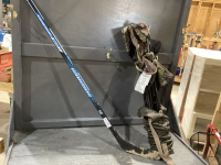 HOCKEY STICK + CAMO FOLDING CHAIR W/CASE