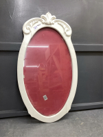 VINTAGE OVAL FRAME W/ GLASS