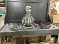 KITCHENAID MIXER W/ COVER