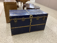 BLUE METAL TRUNK W/ TOP TRAY