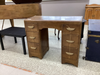 SMALL VINTAGE DESK/VANITY