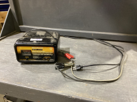 MOTOMASTER BATTERY CHARGER WITH ENGINE START