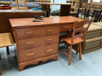 VILA'S WOOD DESK & CHAR