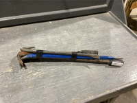 BUNDLE OF PRYBARS