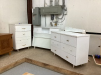 WHITE BEDROOM SET -4 HEADBOARD/FOOTBOARD/RAILS. 6-DRAWER DRESSER W/ MIRROR....4-DRAWER DRESSER ....48" MEASUREMENT FOR MATTRESS