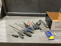 BOX FLATHEAD SCREWDRIVERS + PRECISION DRIVERS