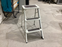ECKO FOLDING STEP STOOL
