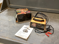 MOTOMASTER ELIMINATOR BATTERY CHARGER WITH MANUAL