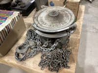 ANTIQUE YALE BLOCK & TACKLE