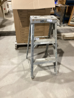KELLER 2- STEP STEP STOOL