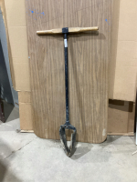 MANUAL POST HOLE DIGGER