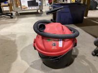 SHOP VAC - 4 GALLON WET/DRY