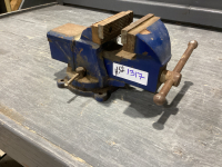 SMALL SWIVEL VISE