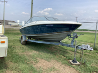 1997 MAXUM 1900SR2 SPEED BOAT W/ MERCRUISER OUTBOARD ON ESCORT BOAT TRAILER