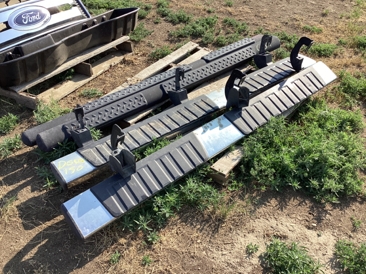 2 SETS OF RUNNING BOARDS