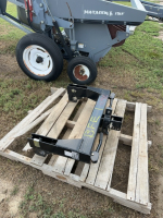 Three point hitch quick change attachment