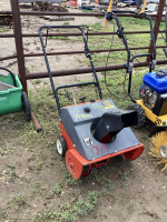 CANADIAN TIRE SNOWBLOWER - GAS