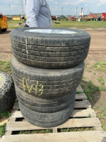 Set a four tires on rims