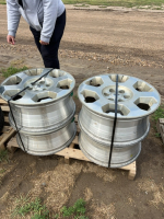 Set a 422 inch Ford rims