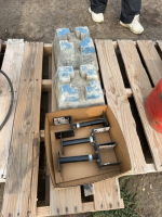 Pallet of two blocks and deck support
